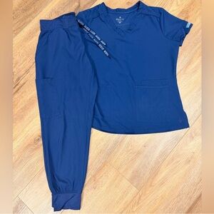 Women’s Med Couture Insight Scrub Set Navy Small Joggers Medical Scrubs